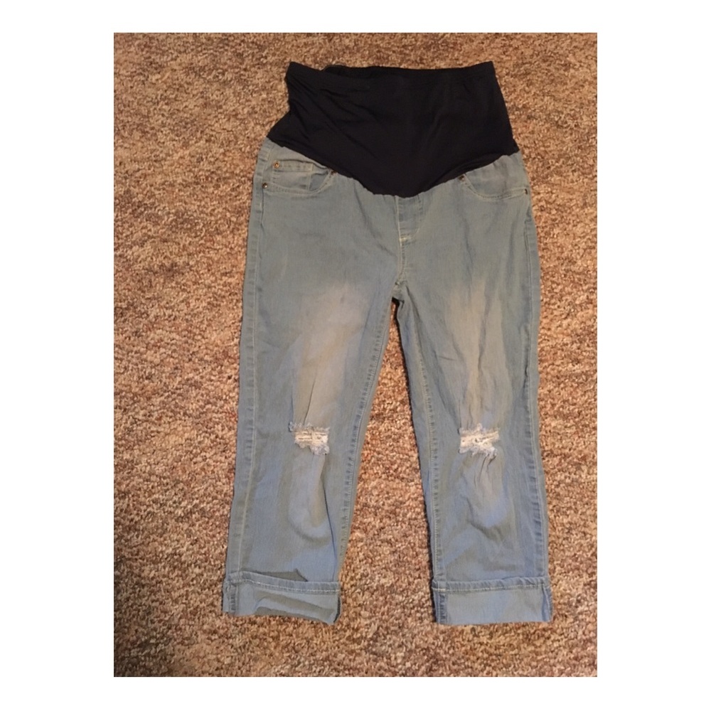 Maternity blue jean capris size L